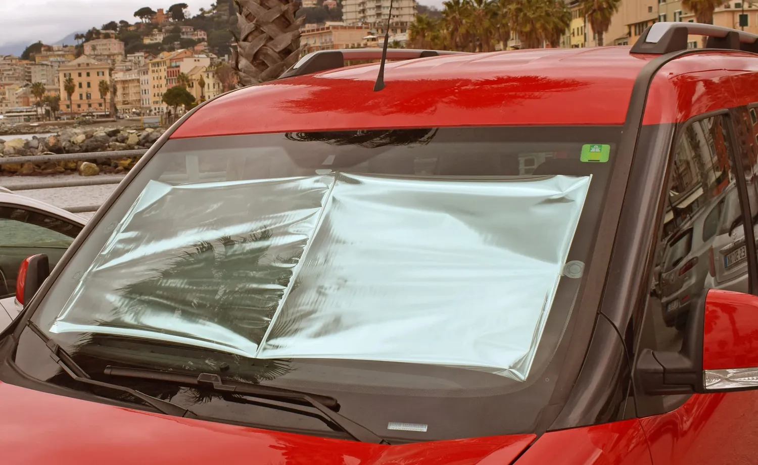 Euromarketing Eclisse parasole auto estensibile con ventosa