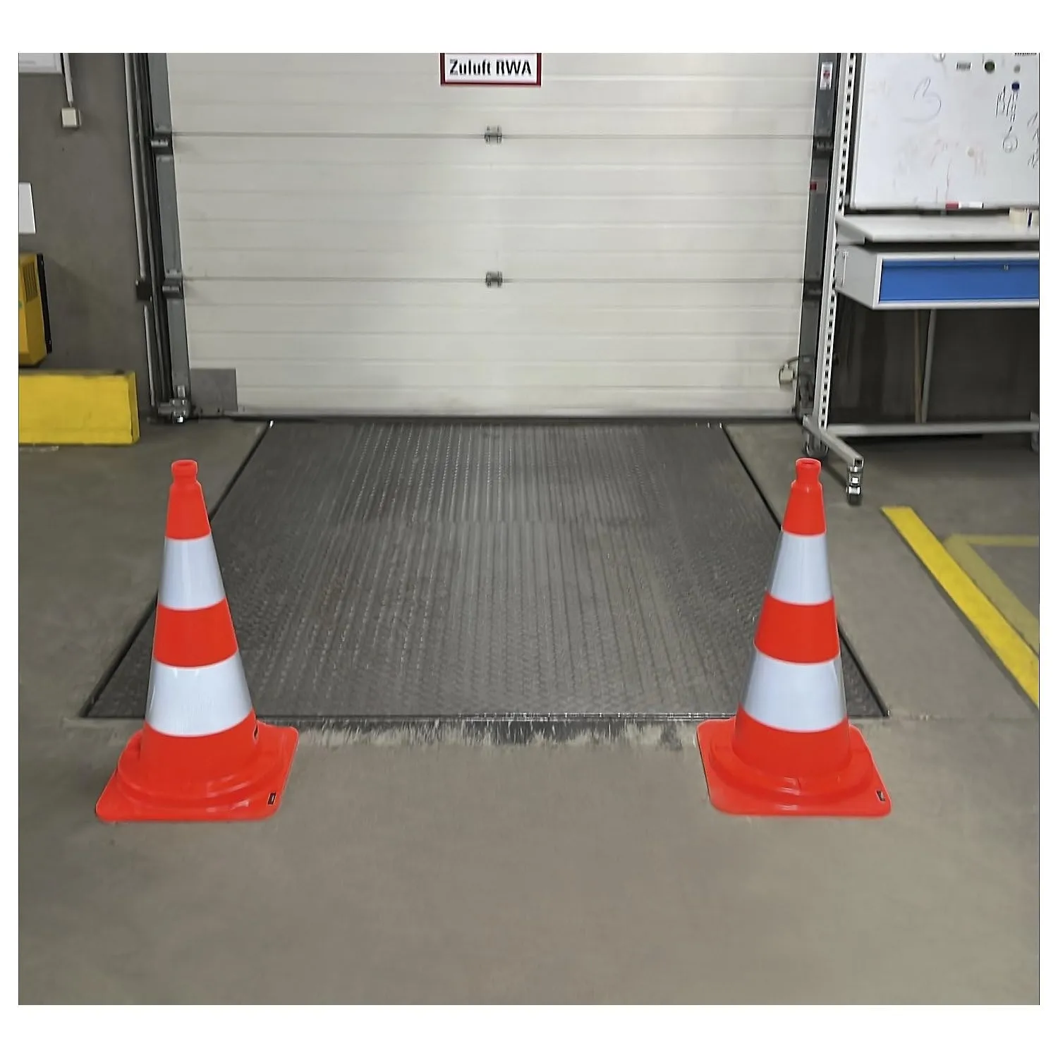 Kaiserkraft Cono segnaletico PVC luminescente 750 mm conf. 10 pz