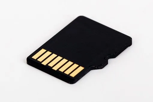 ADAMANTA 2008 scheda micro SD 32 GB con adattatore