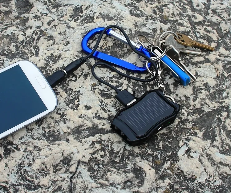 ADAMANTA 413 power bank solare portachiavi 1200 mAh torcia