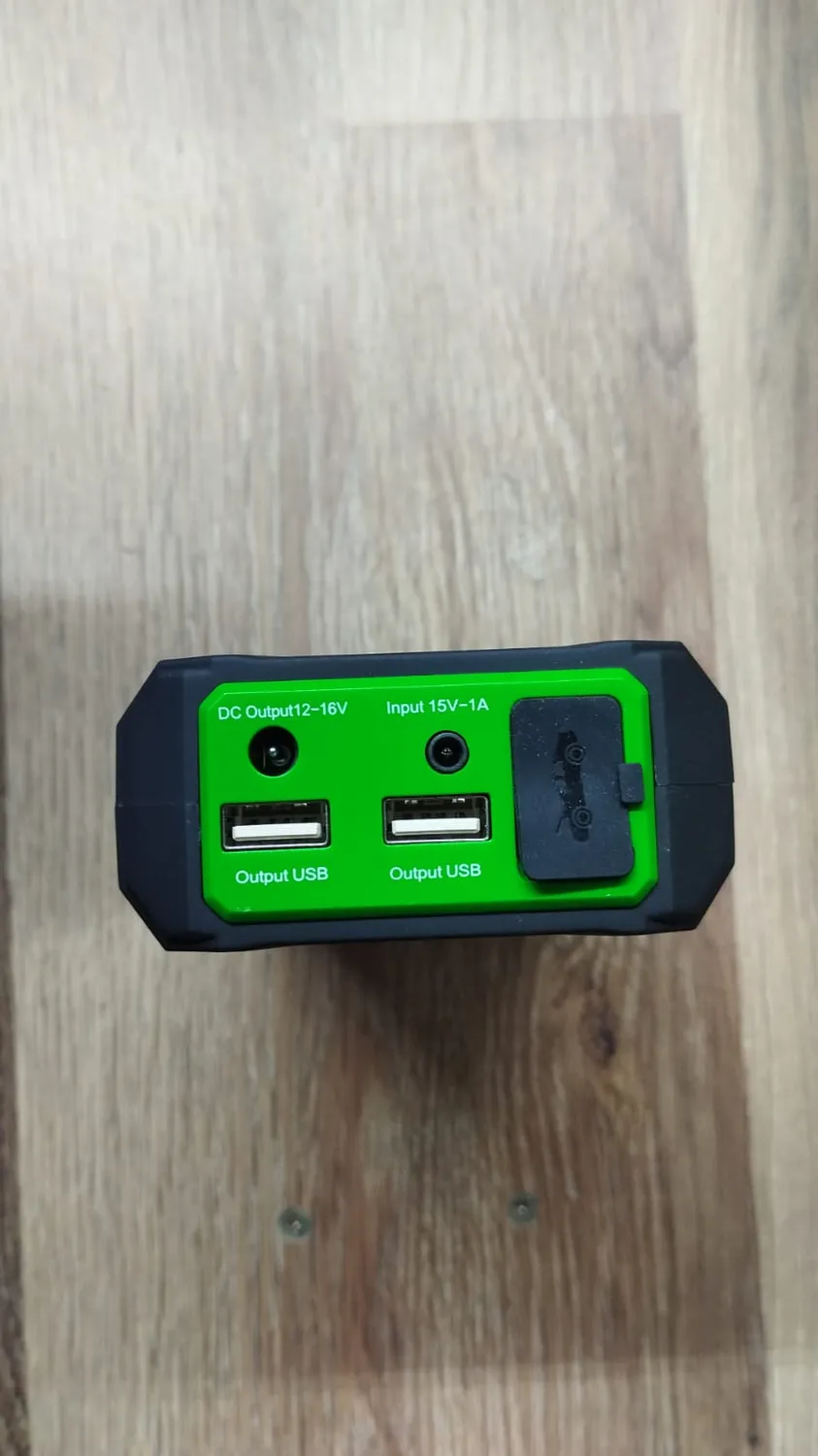 Adamanta 448 avviatore auto power bank 24000 mAh con torcia