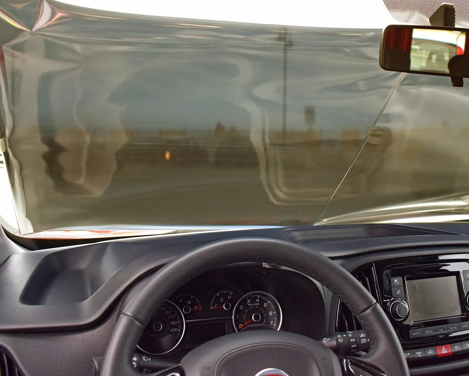 Euromarketing Eclisse parasole auto estensibile con ventosa