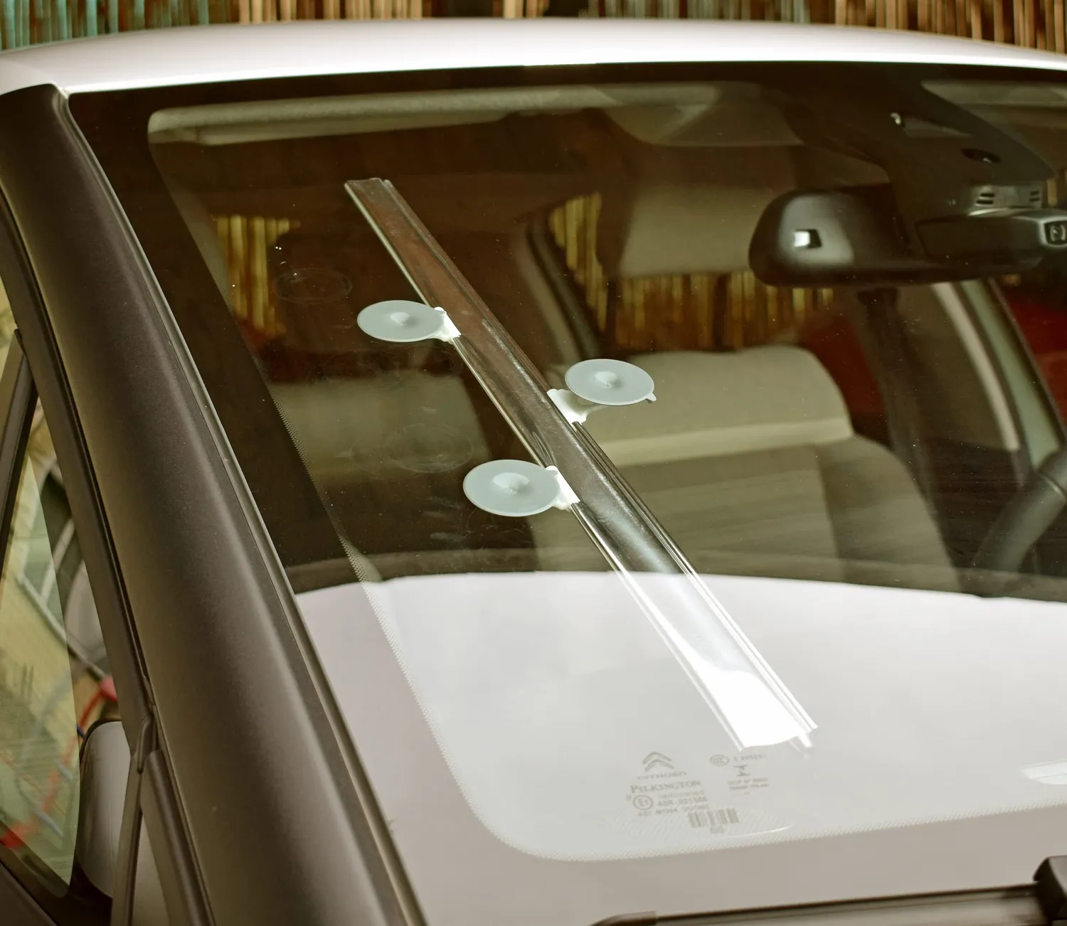 Euromarketing Eclisse parasole auto estensibile con ventosa